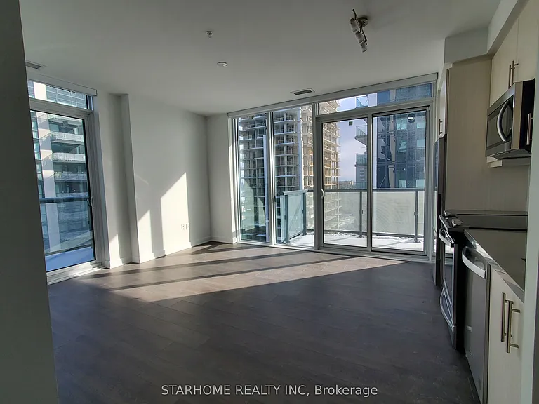 85 Oneida Cres #1614 — Photo 3