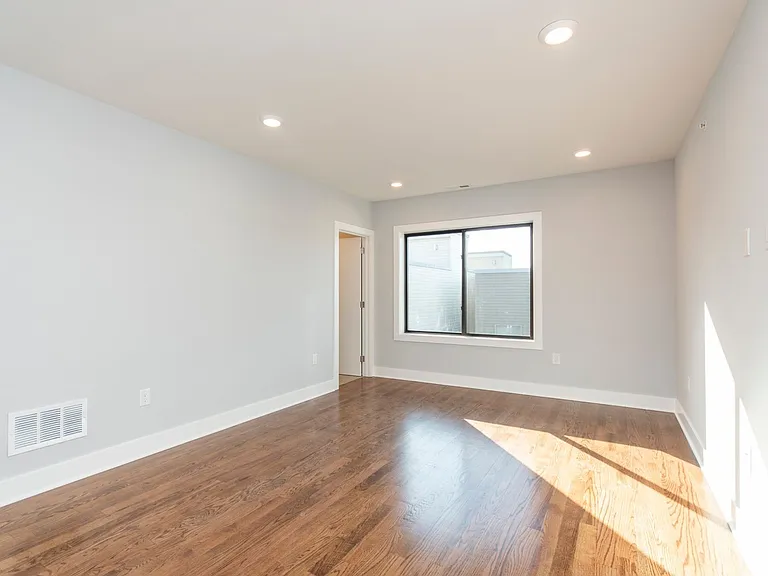 814 N Uber St — Photo 12
