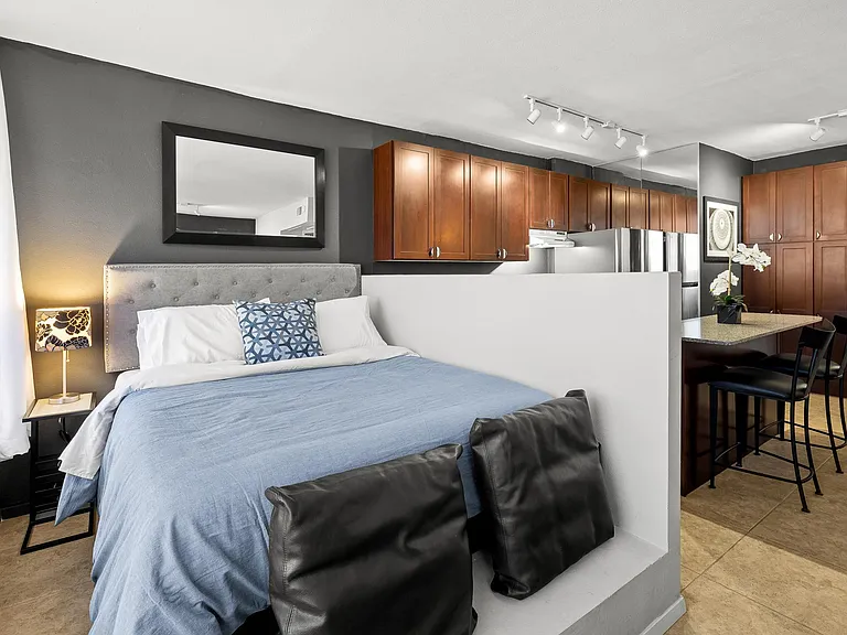 1212 Guadalupe St #406 — Photo 4