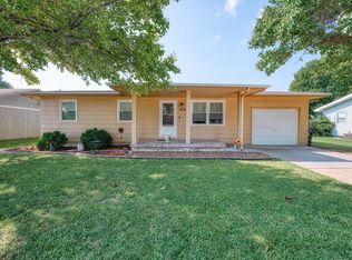 1312 Bradshaw Dr, Salina, KS 67401