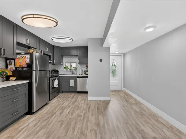 681 S Hollybrook Dr APT 310, Pembroke Pines, FL 33025