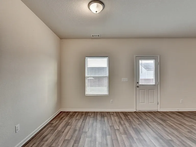 811 Independence Ave — Photo 21