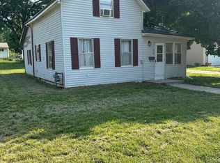 812 E Howard St, Manchester, IA 52057
