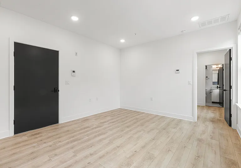 943 Washington Ave #402 — Photo 9