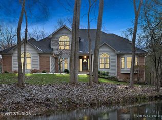 1 Burning Oak Trl, Barrington Hills, IL 60010