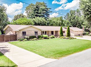 1802 Mayflower Rd, Bentonville, AR 72712