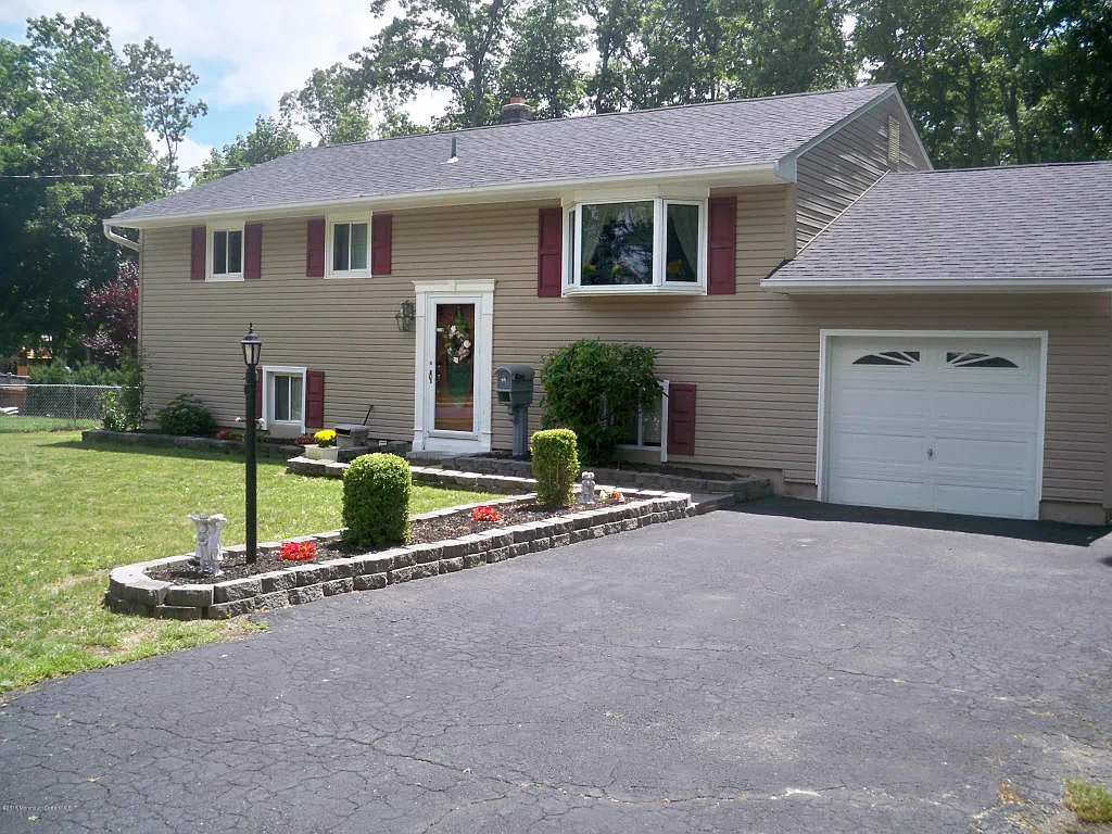 44 Darien Rd photo 1