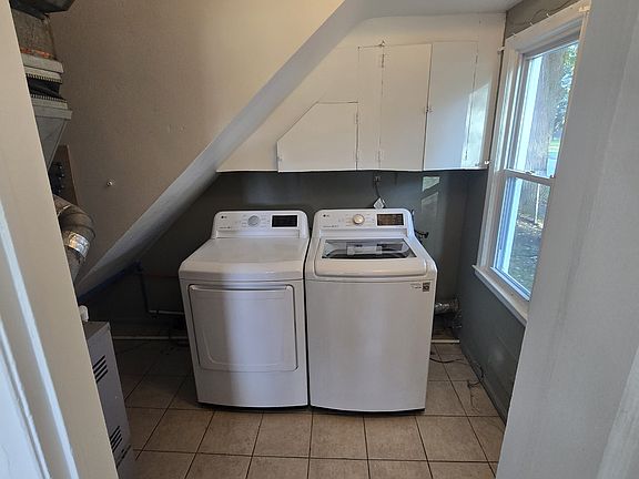 5th image of 24200 Cloverlawn Ave