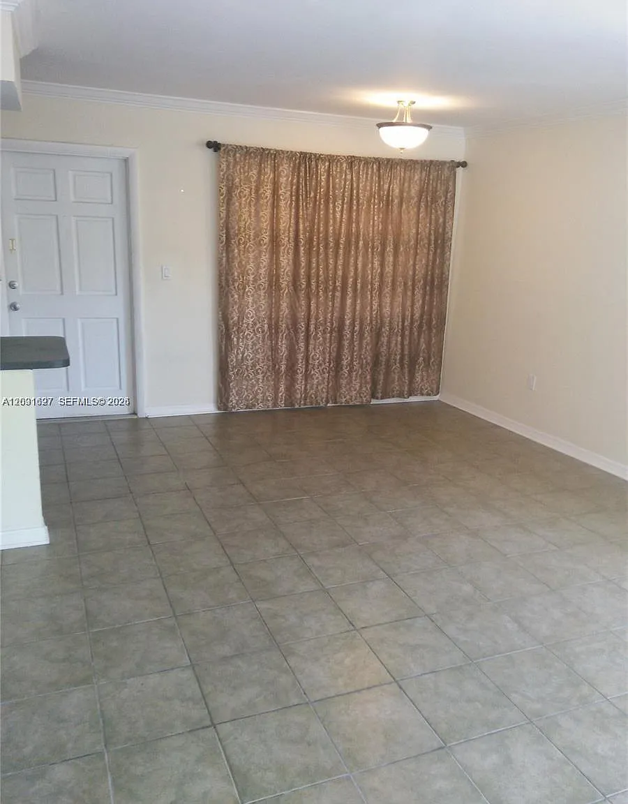 Cornell Condo — Photo 3