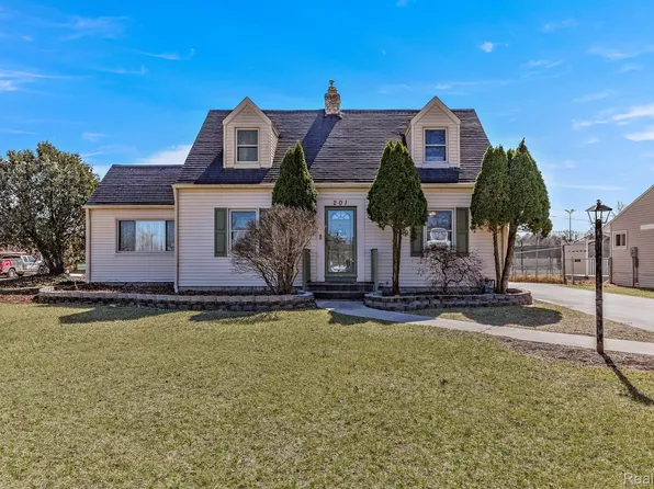 201 Monroe St, Carleton, MI 48117