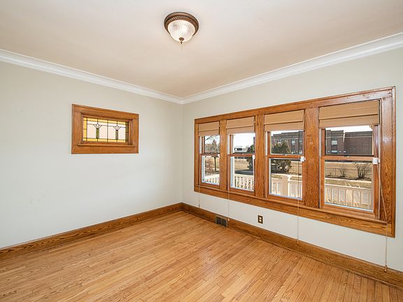 3rd image of 2020 E Kenmore Pl