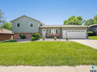 6113 W Oscar Howe Cir, Sioux Falls, SD 57106
