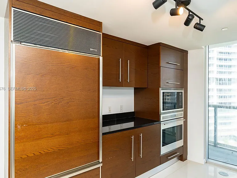 495 Brickell Ave #2102 — Photo 3