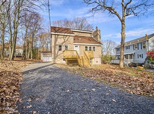 103 Laverne Dr, Dingmans Ferry, PA 18328