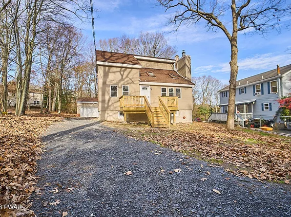 103 Laverne Dr, Dingmans Ferry, PA 18328