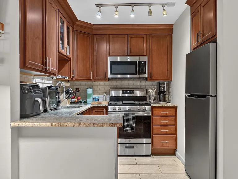 1001 Clinton St #3E — Photo 8