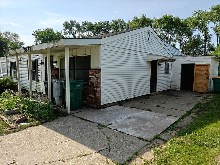 Listing photo 3