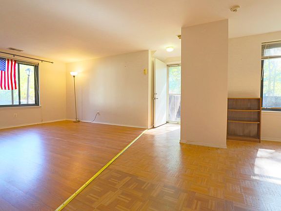 5th image of 71 Sagamore Hills Dr