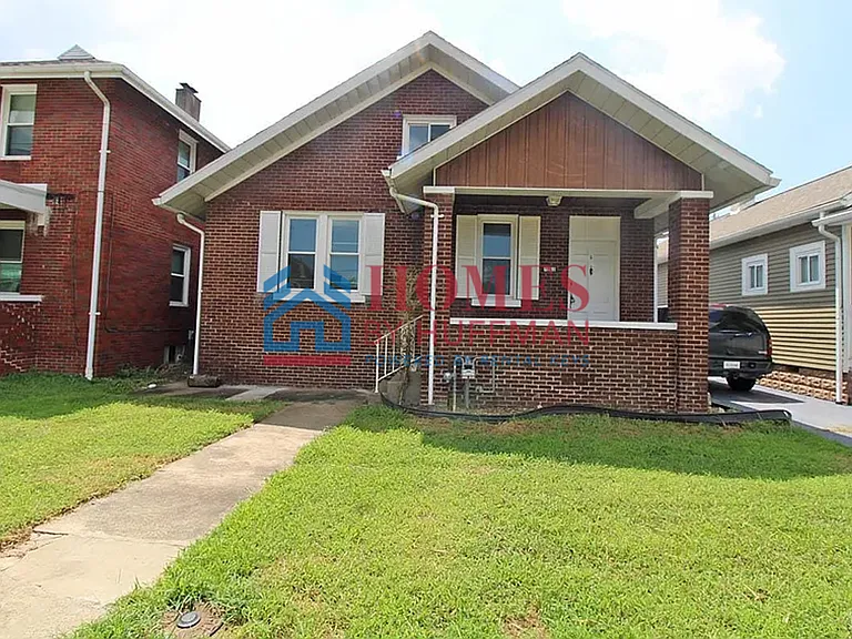 1263 Washington Ave — Photo 2