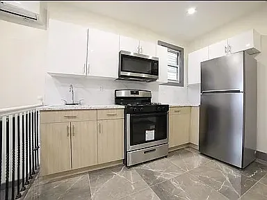 3 bed, $2,830 — Photo 2