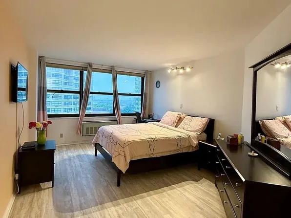 7004 Blvd East image 5 of 34