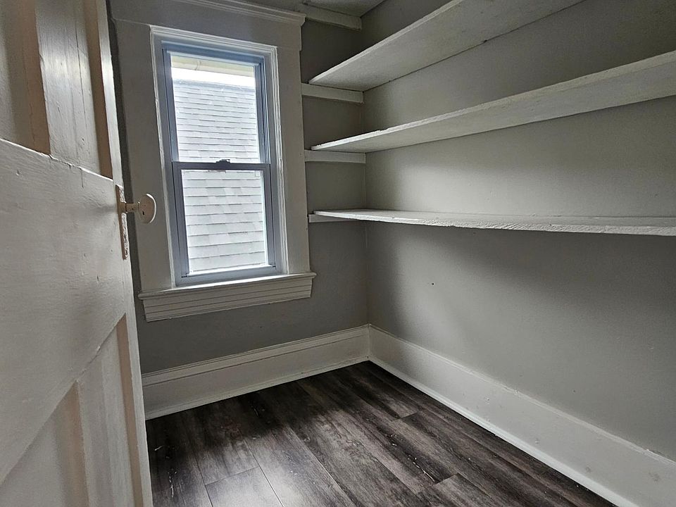 Walk-in Pantry