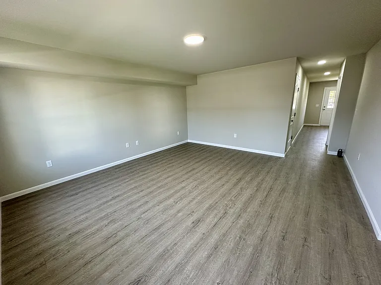 226 Rojan Rd — Photo 24