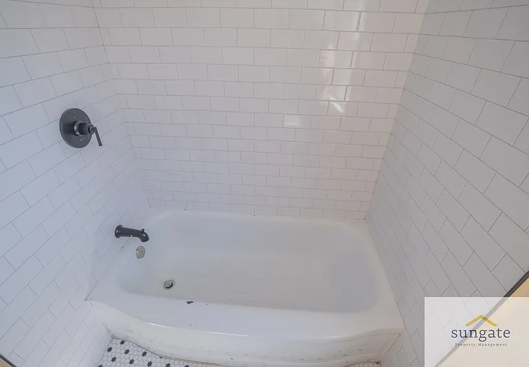 1444 Meridene Dr — Photo 17