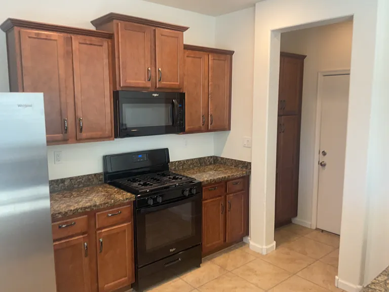 1734 Lark Dr NE — Photo 2