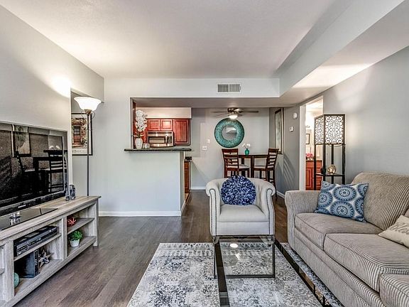 Living Rm looking at dining