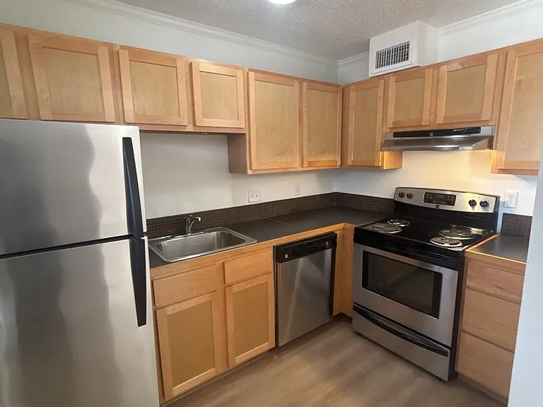 Antilles Apartments — Photo 19
