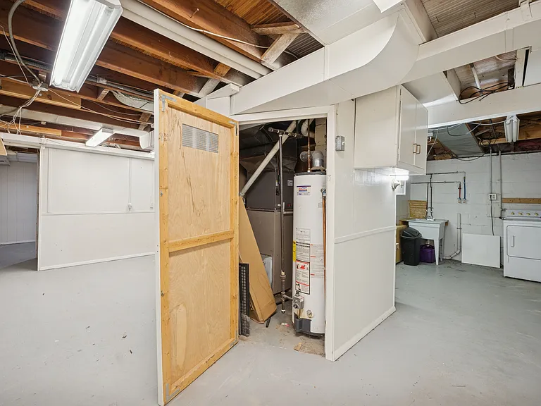 4438 Packard Rd — Photo 40
