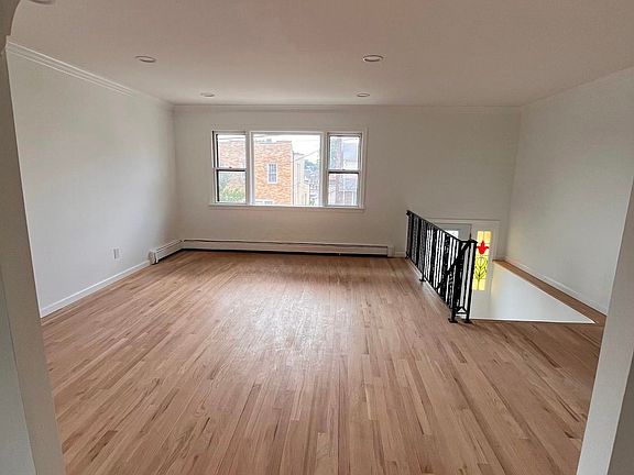 5th image of 92 Malcolm Ave