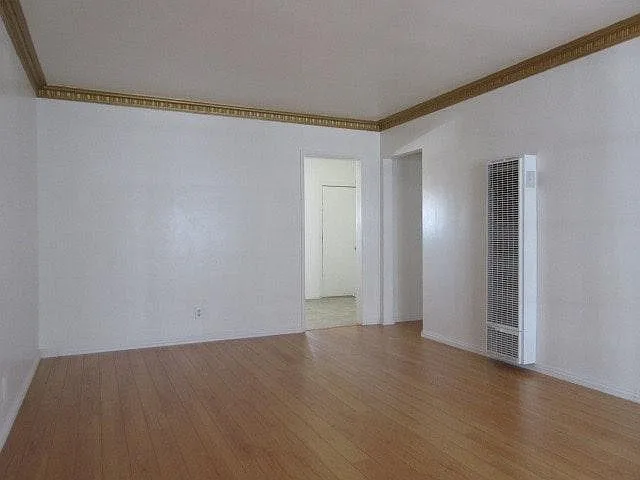 1410 N Kenmore Ave #6 — Photo 3