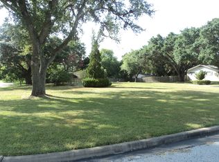 104 Trinity St, Yoakum, TX 77995