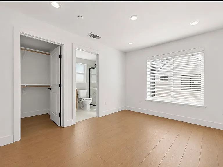 2710 T St #2 — Photo 10