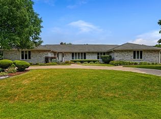 10S675 Glenn Dr, Burr Ridge, IL 60527