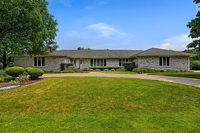 10S675 Glenn Dr photo 1