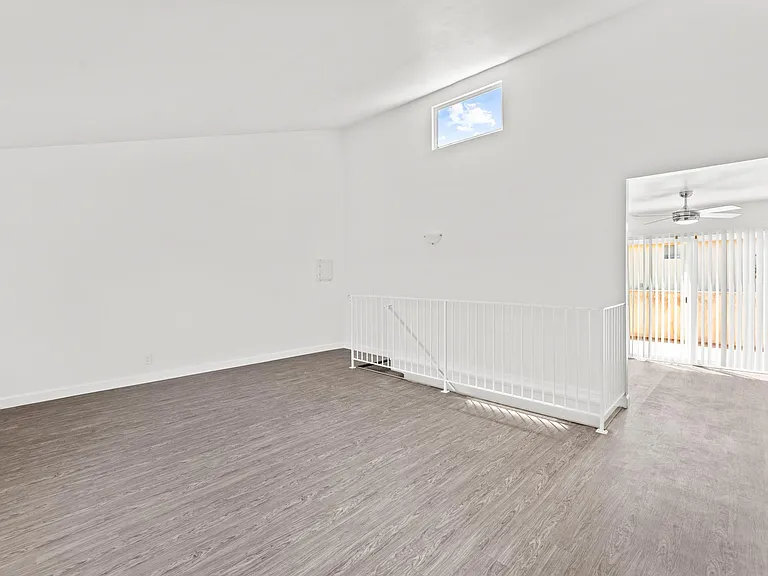 Greenbrier Apartments — Photo 32