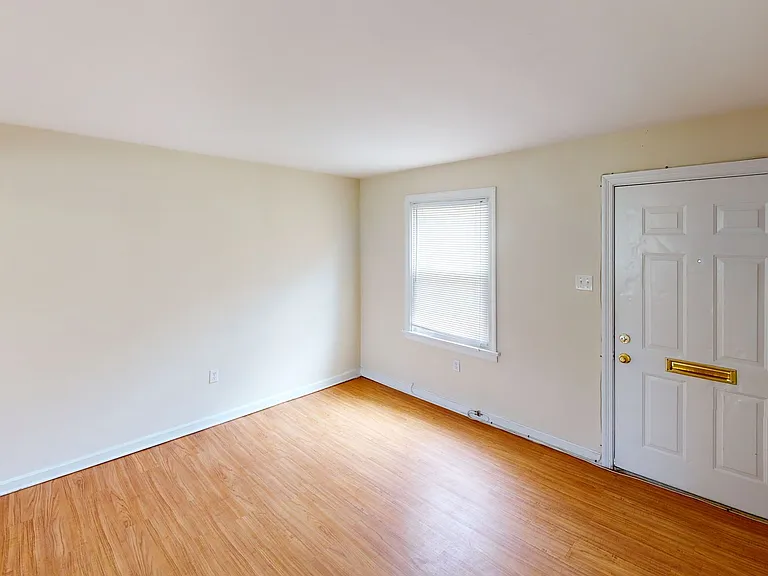 4060 Forest Hill Ave — Photo 2