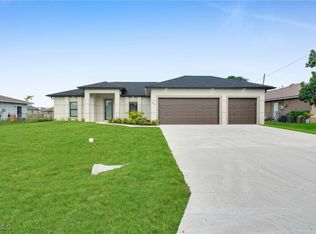 205 NE 9th Place Cpe, Coral, FL 33909