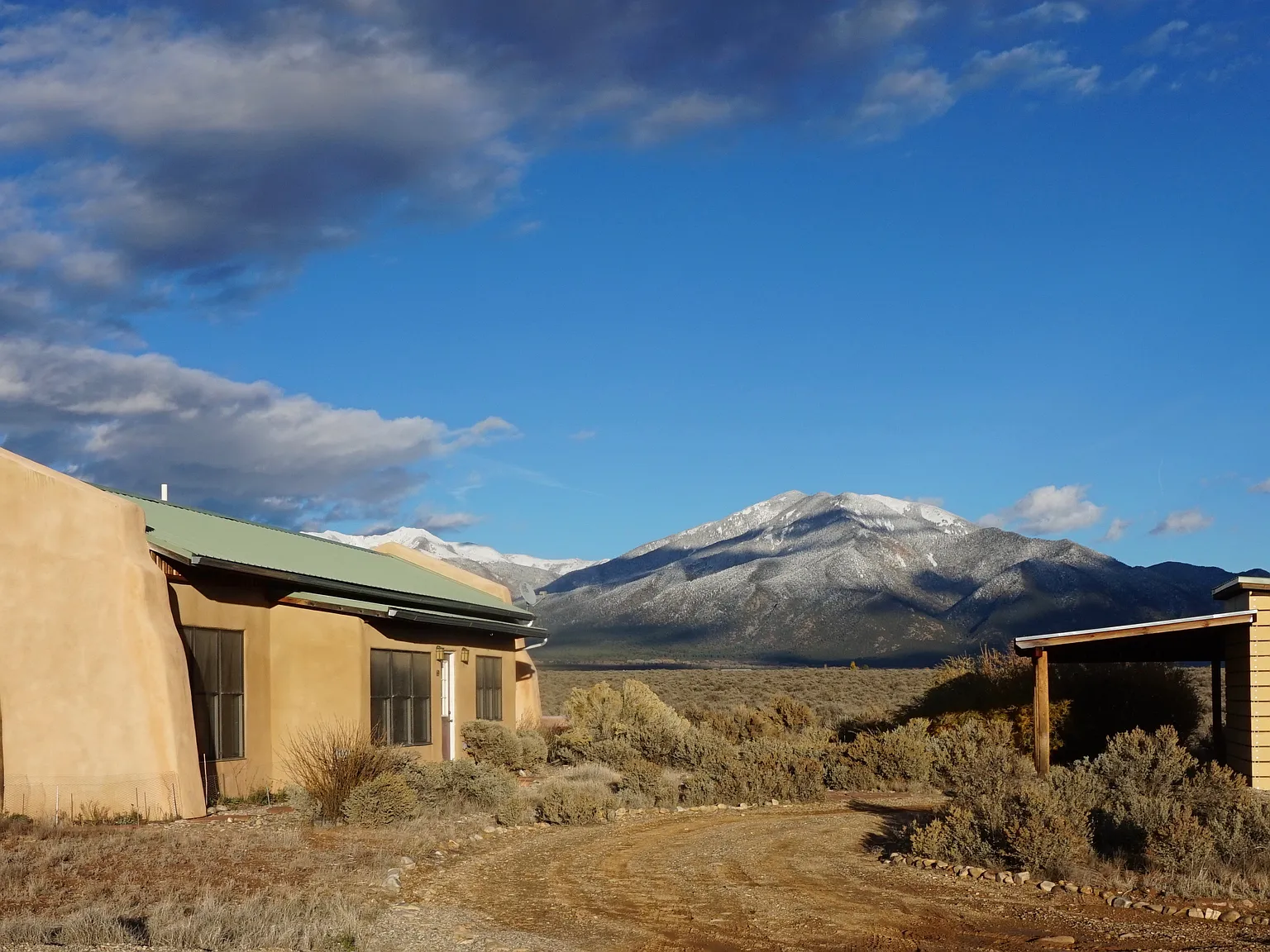 2 bed, 1.5 bath, 1300 sqft, $2,500 — Photo 2