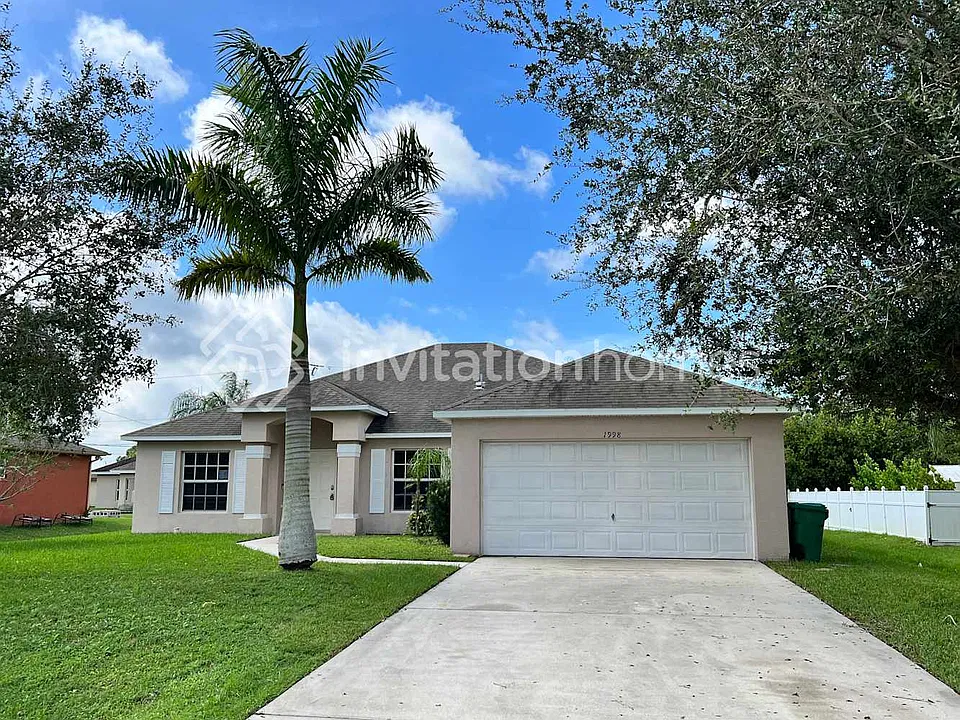 1998 SW Aquarius Ln