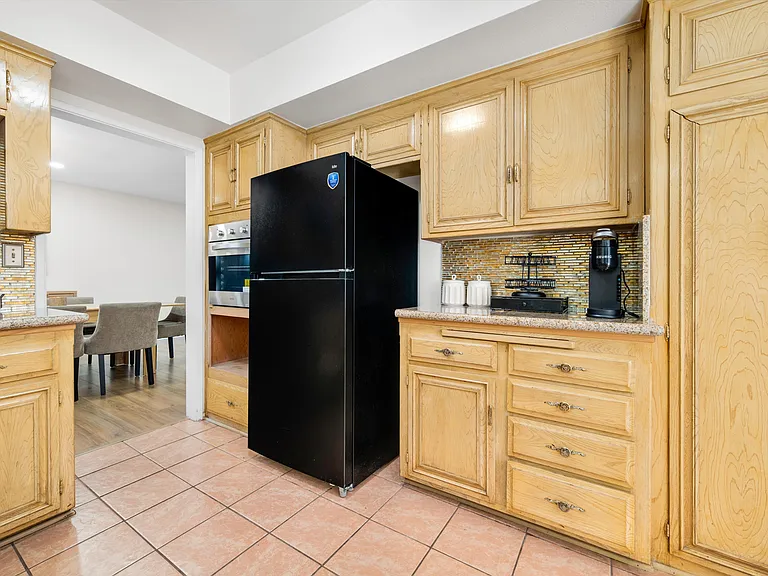 5400 Nagle Ave — Photo 28
