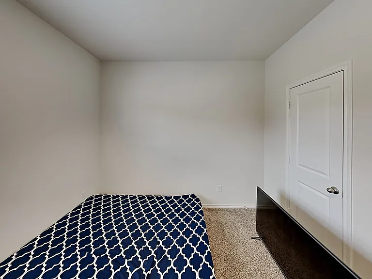713 Glover Dr — Photo 9