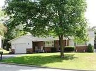 724 Crestwood Dr, Burlington, WI 53105