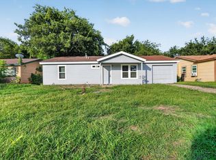 541 NW King St, Burleson, TX 76028