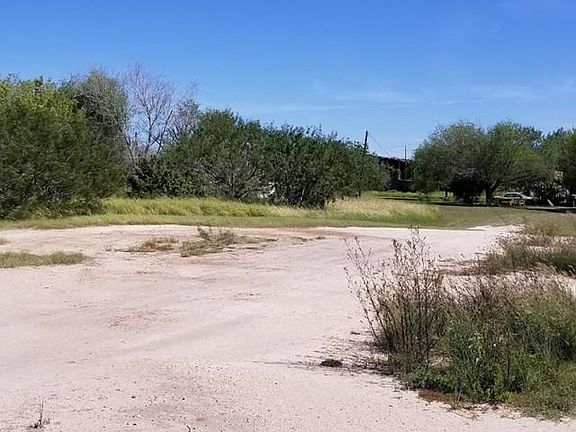 3rd image of 3100 N Closner Blvd