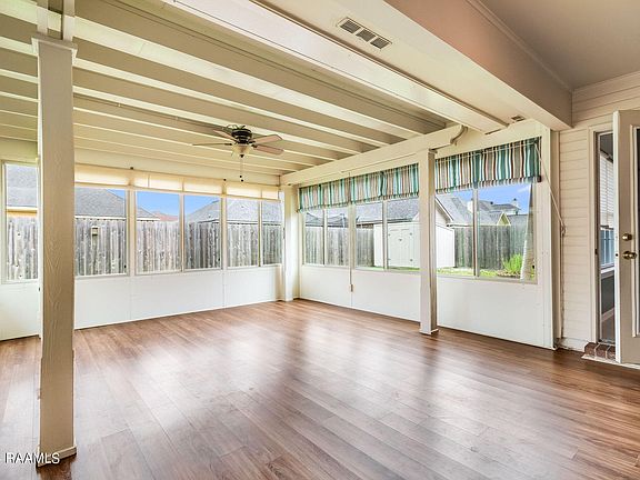 3rd image of 103 Doncaster Cir