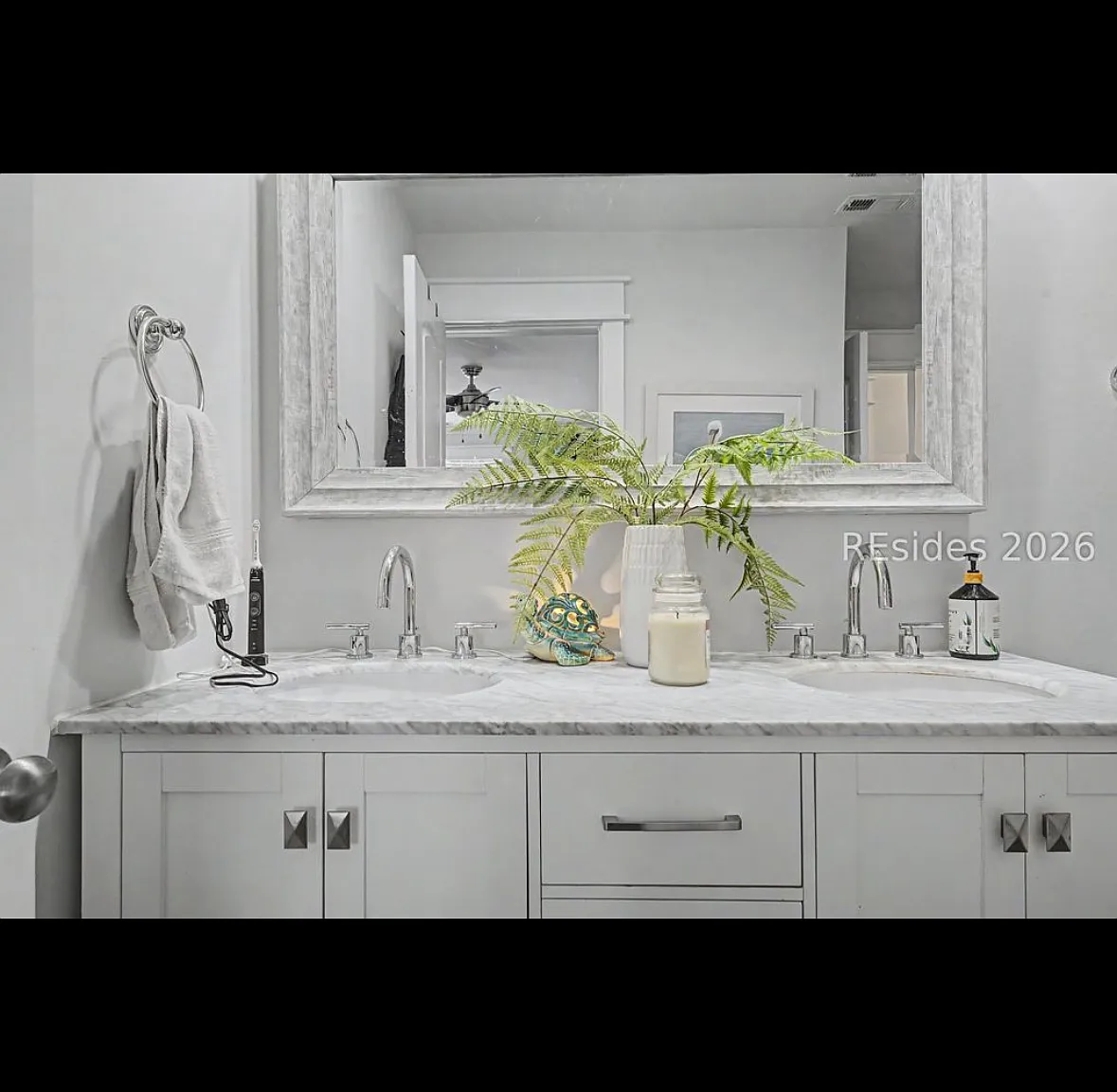 2 bed, 950 sqft, $2,300 — Photo 2